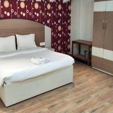 Dew Drop Inn Уті Екстер'єр фото