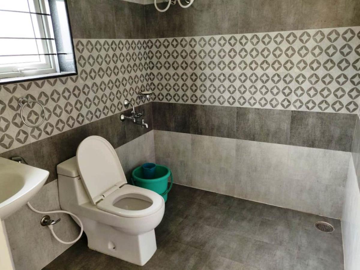 Dew Drop Inn Уті Екстер'єр фото
