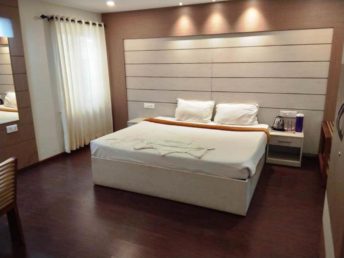 Dew Drop Inn Уті Екстер'єр фото
