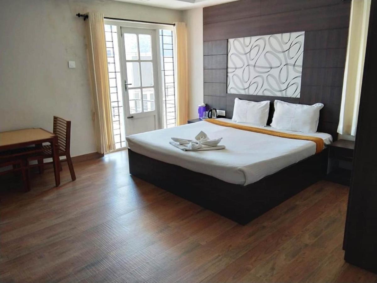 Dew Drop Inn Уті Екстер'єр фото